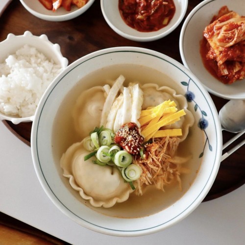 이북식 수제왕만두 소복만두 만둣국 밀키트 (4인분) (왕만두 12알,비법육수3봉,다대기, 닭고명 1통씩)